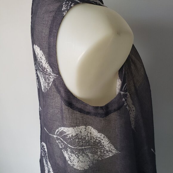 Gorgeous Grey + White Screen Printed Leaf on Linen Look Woven Fabric Vest - Picture 7 of 16